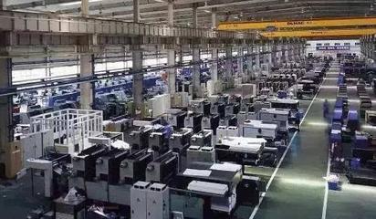 富士康員工當眾向廠花求愛,她轉過來那瞬間,網友:一看就沒戲